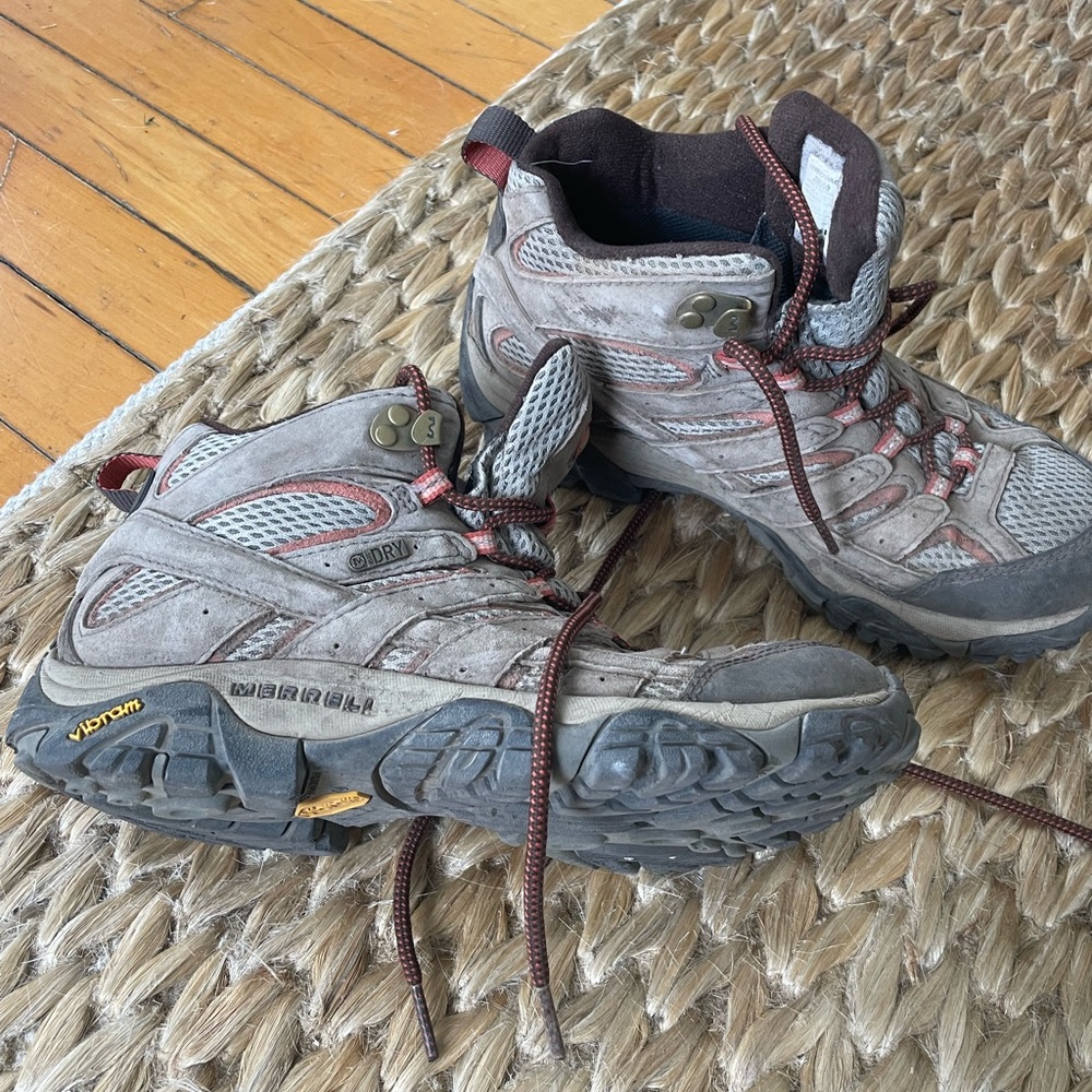 Merrell Moab 2 hiking boots in dusty pink